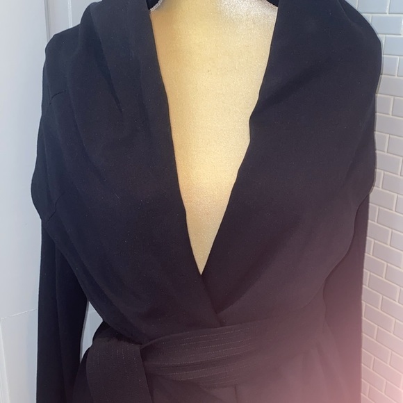 G.E.T. Black wrap jacket.Rayon/Nylon. Satin lined. Pockets. Size Medium. - Picture 4 of 10